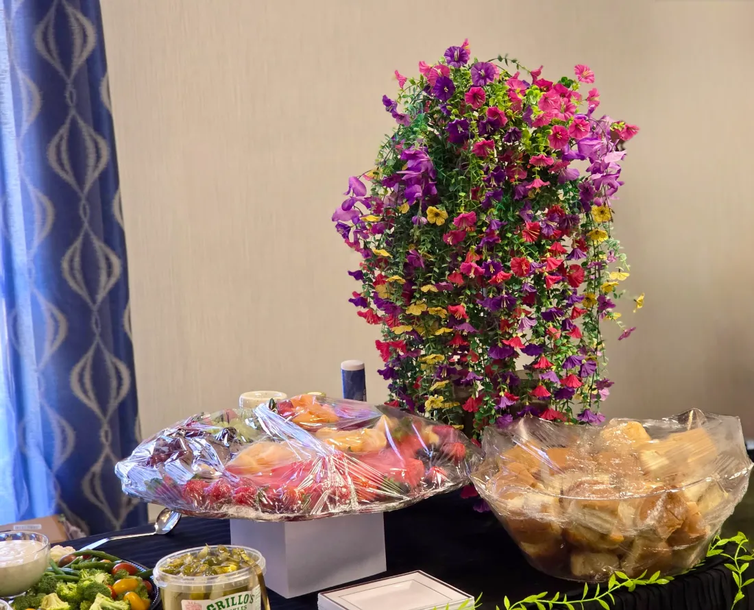 Fresh fruit & rolls